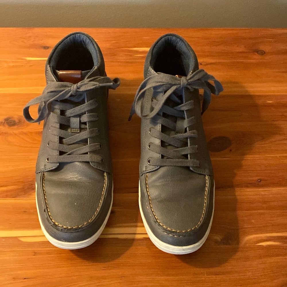 Goodfellow grey shoe/boot. Size 8 Boys/Men.